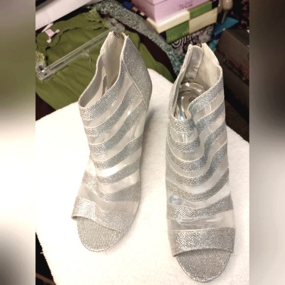 NEW STYLISH SILVER GLITTER/SHEER HEELS SHOES SIZE 12 - Picture 7 of 16